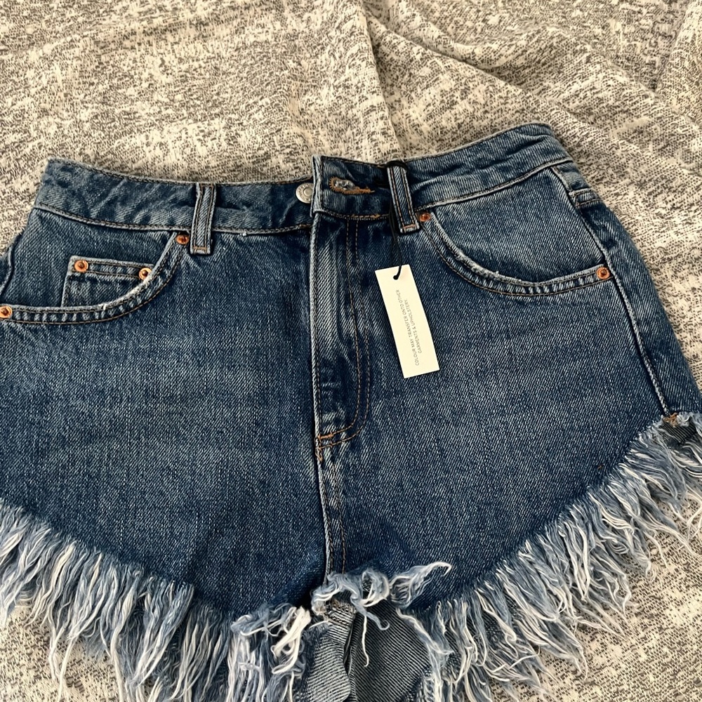 Topshop "Kiri" High Waisted Frayed Denim Shorts. NWT